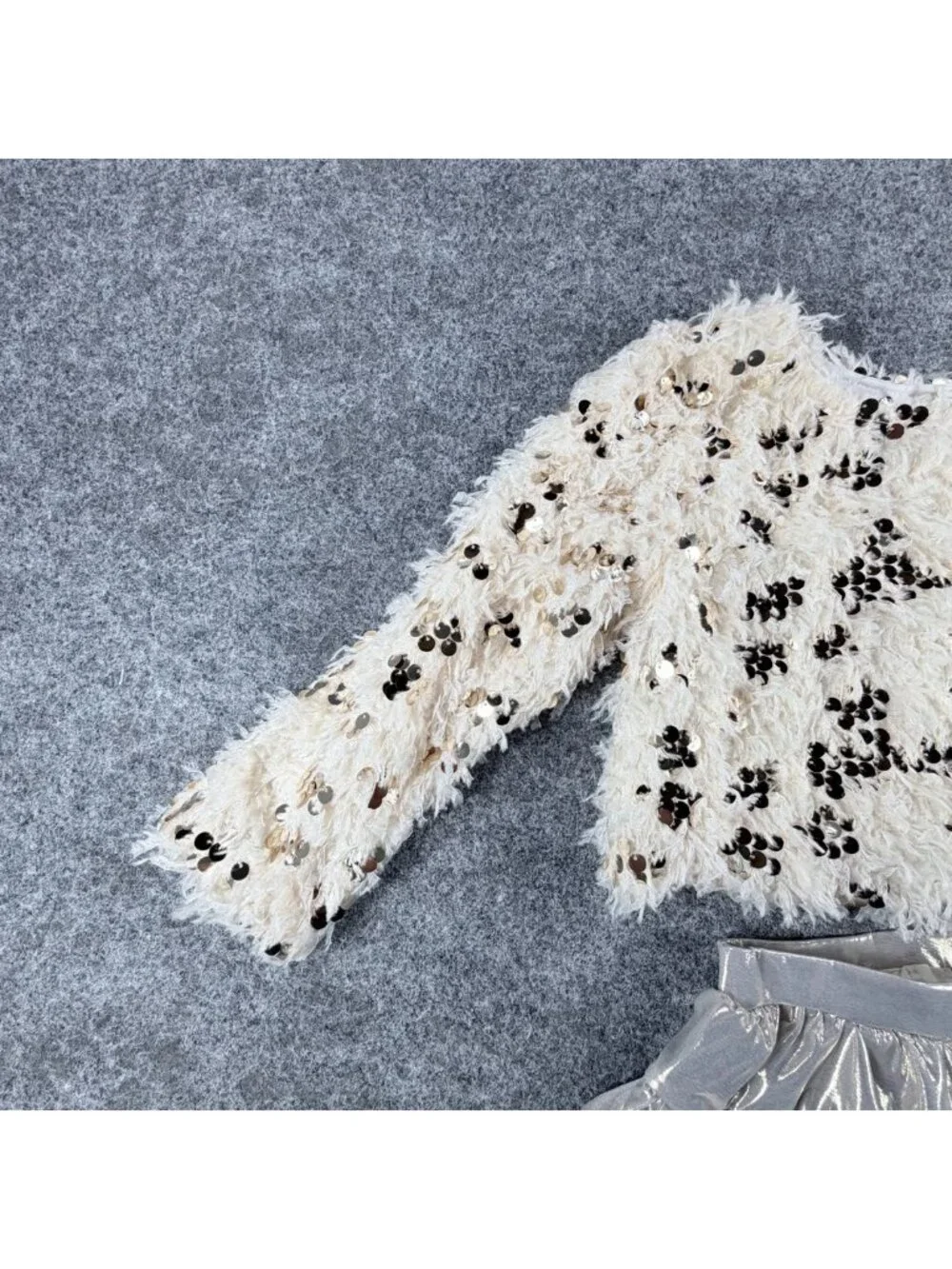 Peek Curious Fuzzy Sweater Skirt Set Girls 4/5 Ivory & Gray Sequins‎ Detail Y2K